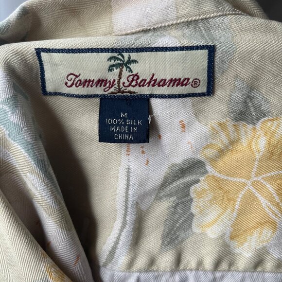 Tommy Bahama 100% Silk Button Down Hawaiian Shirt Size‎ Medium Tropical - Picture 3 of 3